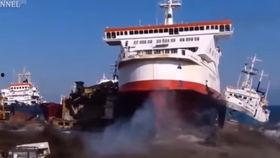 全面失控：特大号邮轮危机,全面失控！揭秘特大号邮轮危机背后的生死较量